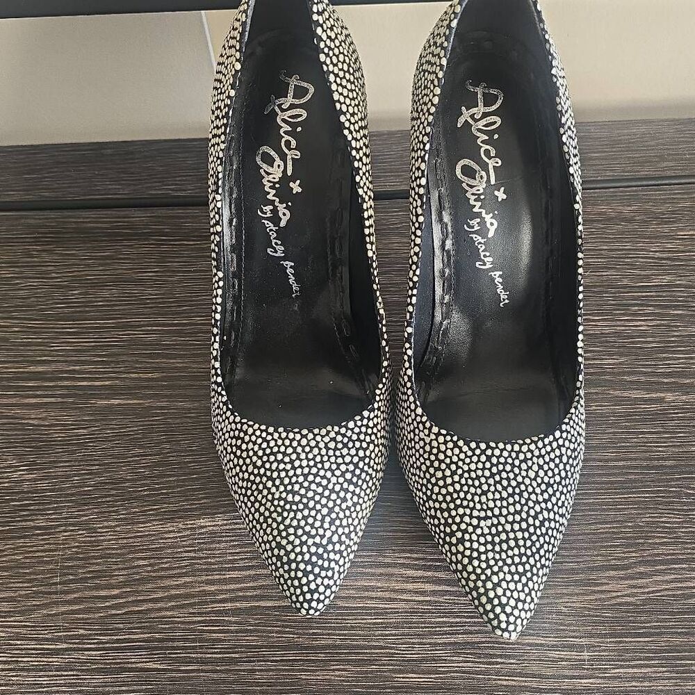 Alice x Olivia Devon Dotted Blk/White Leather Point Toe Pump, EUC, 5.5